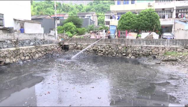 市人大常委会主任金臣出席会议