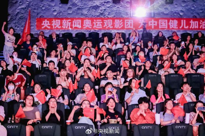 在电影院追逐乒乓夺金的热血时刻巴黎奥运大银