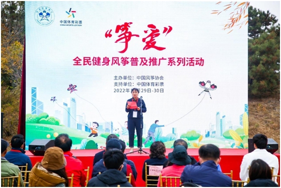 30米“滚地龙”风筝震撼亮相 北京“筝爱”活动