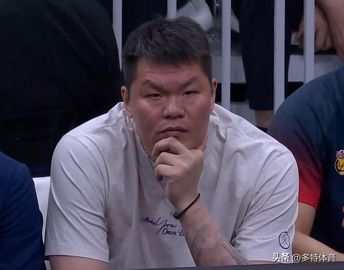 杜锋归队训练引球迷热议 下课传闻再起